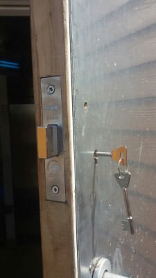 lock fitting glasgow locksmith